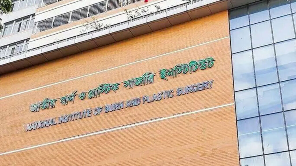 হাজারীবাগে গ্যাস লিকেজ থেকে বিস্ফোরণ, একই পরিবারের ৪ জন দগ্ধ