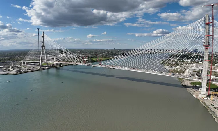 যুক্তরাষ্ট্র-কানাডা সংযোগ সেতু বন্ধের হুমকি দিলেন ট্রাম্প