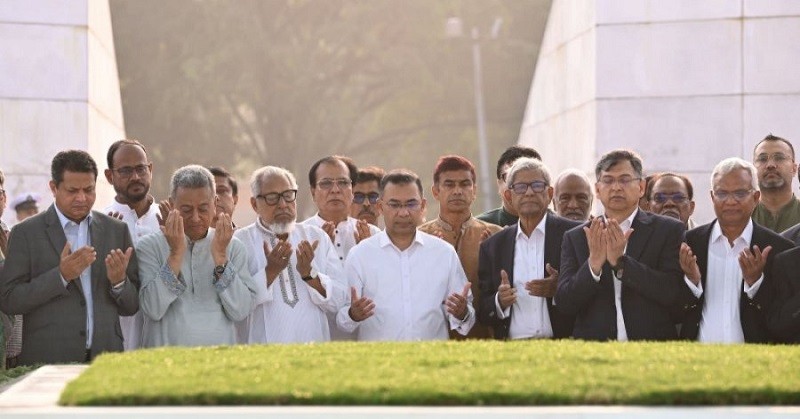 স্বাধীনতা দিবসে জিয়াউর রহমান ও খালেদা জিয়ার সমাধিতে প্রধানমন্ত্রীর শ্রদ্ধা