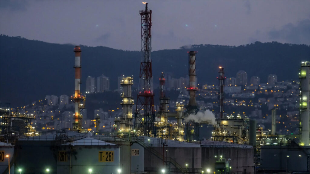 ইসরায়েলের তেল ও গ্যাস স্থাপনায় ইরানের হামলা