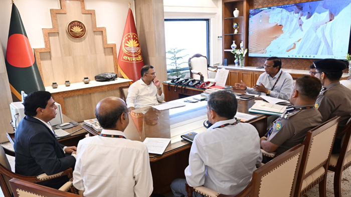 রাজধানীতে উচ্ছেদ হওয়া হকারদের পুনর্বাসনে প্রধানমন্ত্রীর নির্দেশ