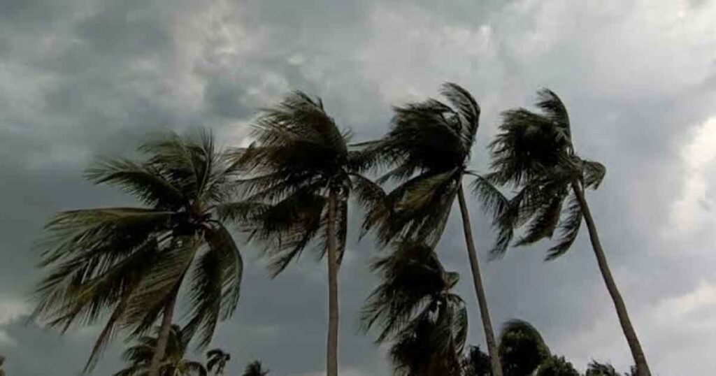 দেশের ১৩ অঞ্চলে ঝড়ো হাওয়া ও বজ্রসহ বৃষ্টিপাতের আশঙ্কা