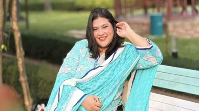 কারিনা কায়সারকে এয়ার অ্যাম্বুলেন্সে চেন্নাই নেওয়া হচ্ছে