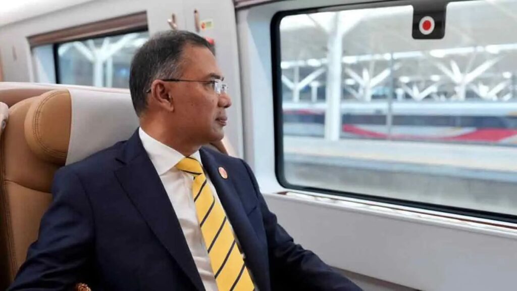 চীনের দালিয়ান থেকে বুলেট ট্রেনে বেইজিংয়ের পথে প্রধানমন্ত্রী