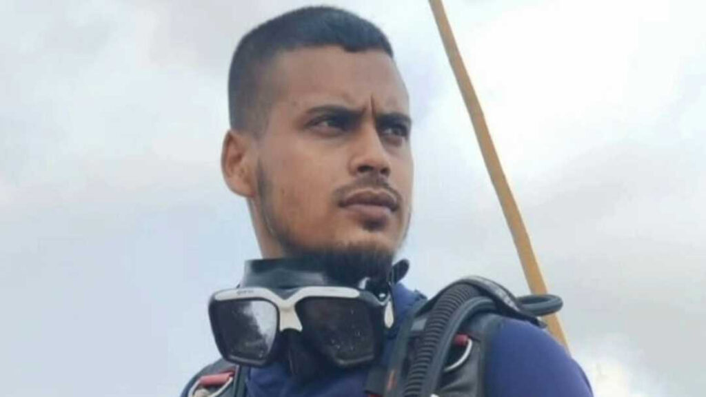 শীতলক্ষ্যায় নিখোঁজের ৮ ঘণ্টা পর রাষ্ট্রীয় পদকপ্রাপ্ত ডুবুরি সাদিকের মরদেহ উদ্ধার