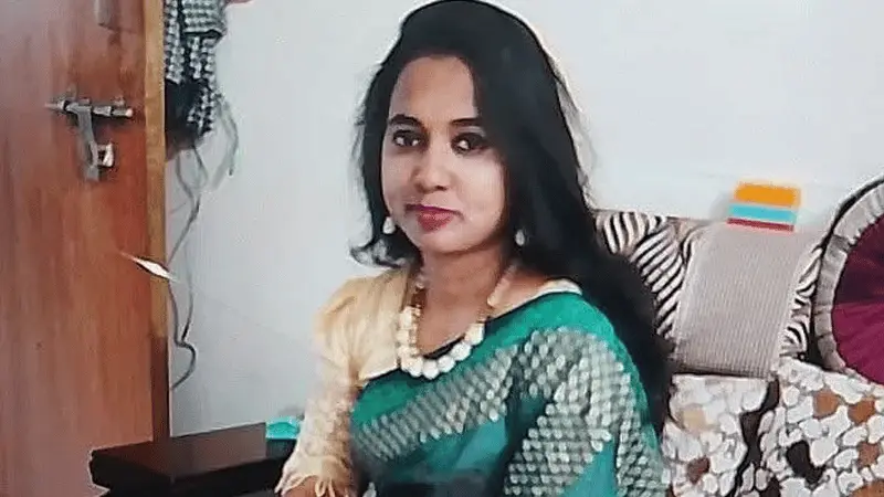 শিক্ষককে ঘরে আটকে মাথায় ১০ কোপ, শিক্ষার্থীর মা গ্রেফতার