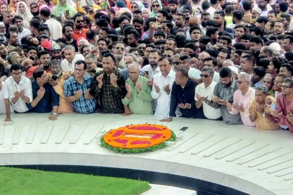 জিয়া উদ্যানে নেতাকর্মীদের ঢল জিয়াউর রহমান ও বেগম খালেদা জিয়ার সমাধিতে বিএনপির ভারপ্রাপ্ত মহাসচিবের শ্রদ্ধা