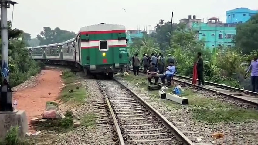 চলন্ত ট্রেনের ছাদে দৌড়াদৌড়ির চরম পরিণতি