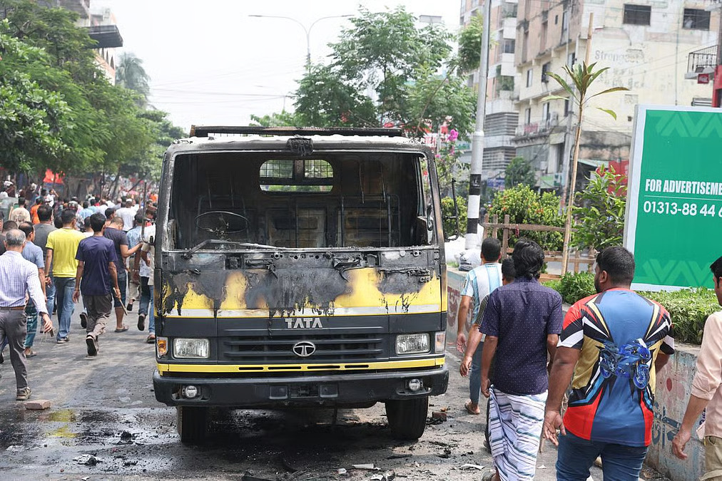 মিরপুরে উচ্ছেদ অভিযানে হামলা, গ্রেফতার ২৬