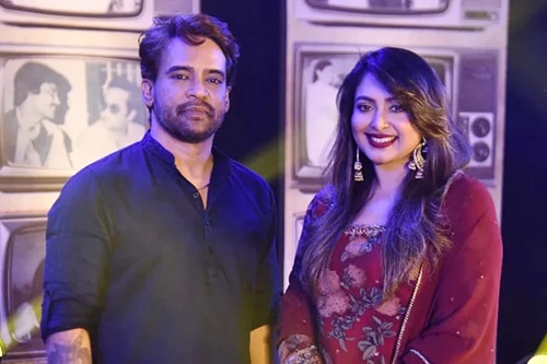 এবার ‘দ্য কিং’ সিনেমায়